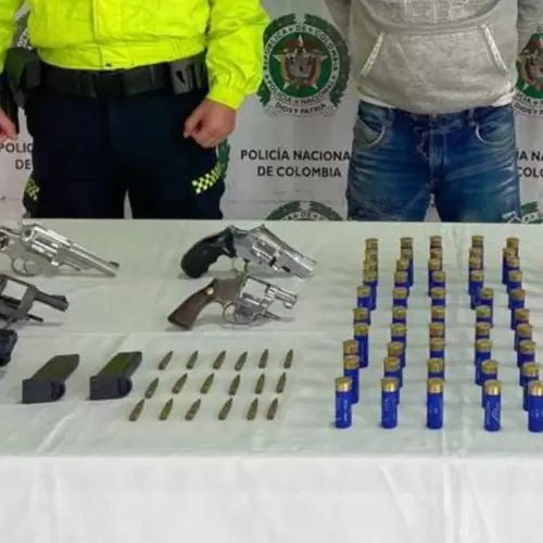 El pistolero: sujeto tenía en su poder cinco armas que alquilaba