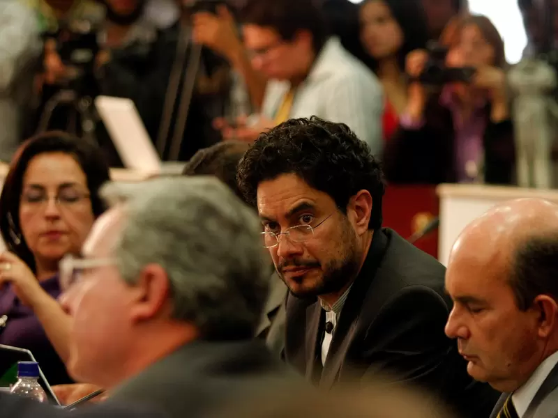 Los senadores Álvaro Uribe e Iván Cepeda.