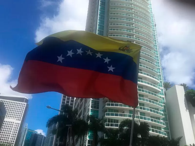 Venezolanos en Miami protestando por la cena de Nicolás Maduro en Turquía