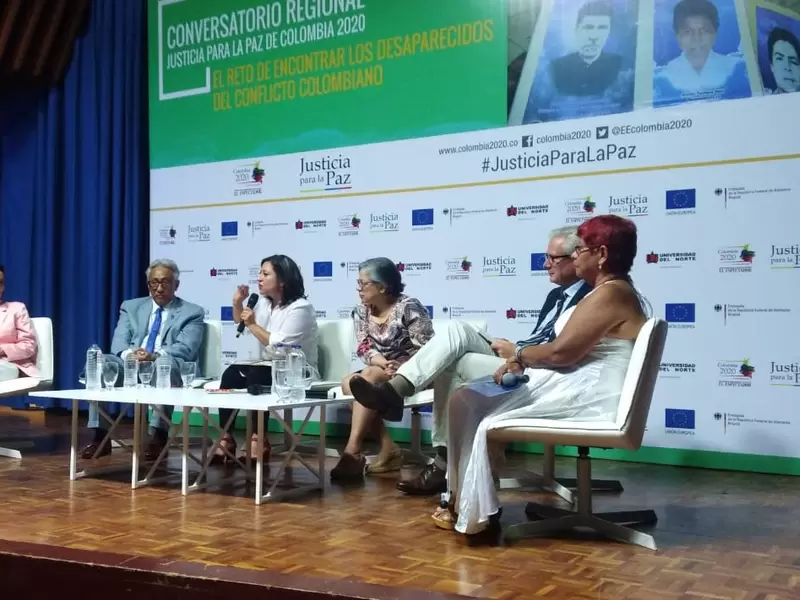 El director de Medicina Legal y la Vicefiscal asistieron al conversatorio.