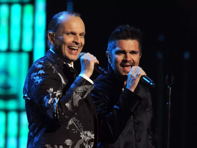 Juanes y Miguel Bosé