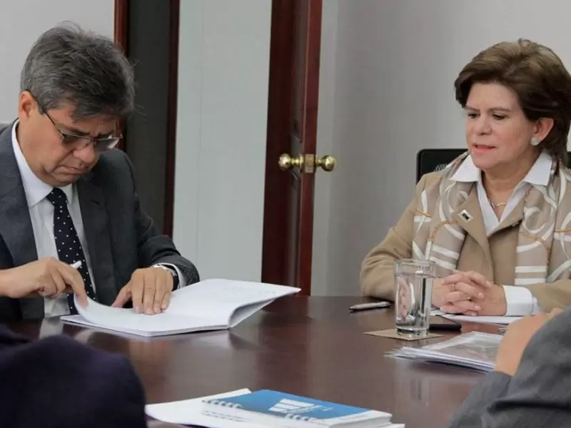 Fernando Grillo Rubiano y Liliana Caballero, exdirectora del Departamento de la Función Pública Fernando Grillo Rubiano y Liliana Caballero, exdirectora del Departamento de la Función Pública
