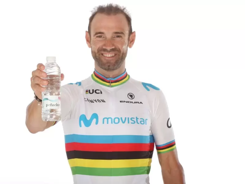 Alejandro Valverde estrenó su uniforme con el arcoíris de campeón del mundo