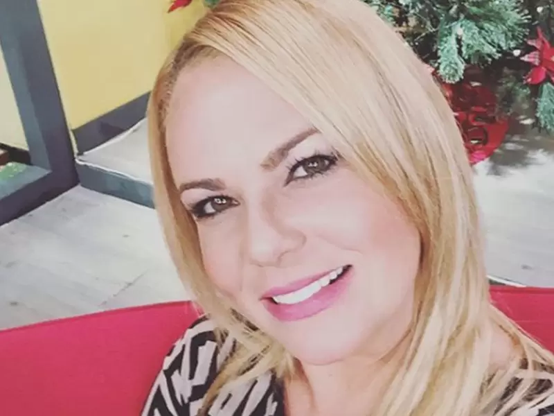 Juana Matilde era la artista del grupo de hermanas. Es la voz de la canción oficial de la novela.
