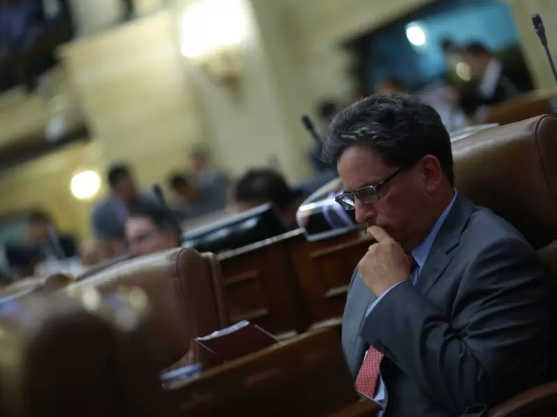 Gobierno y congresistas acuerdan aumentar impuesto a los dividendos