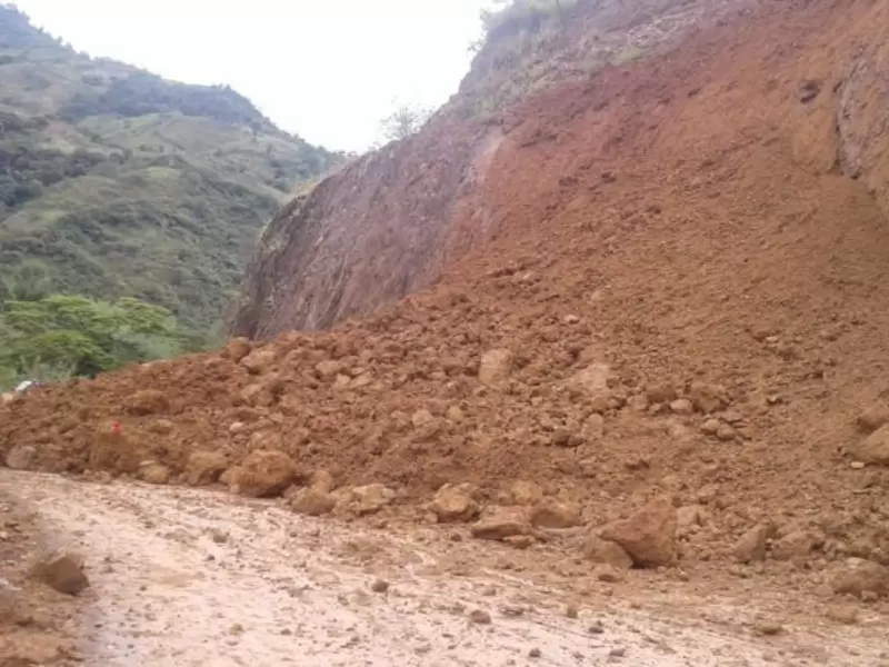 Deslizamiento vía Panamericana