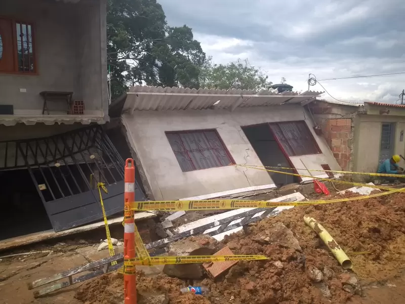 Viviendas afectadas en el barrio Aeropuerto de Cúcuta por deslizamiento de tierra