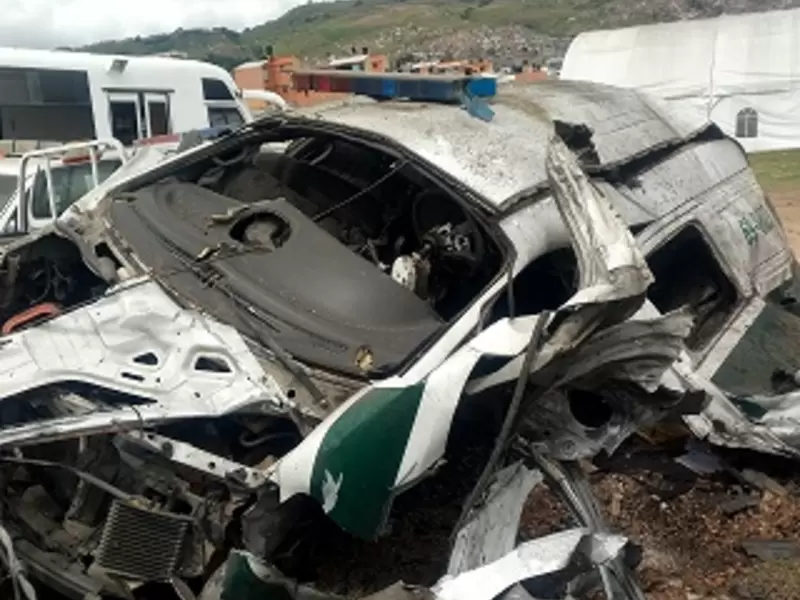 Patrulla de la Policía incinerada tras el atentado