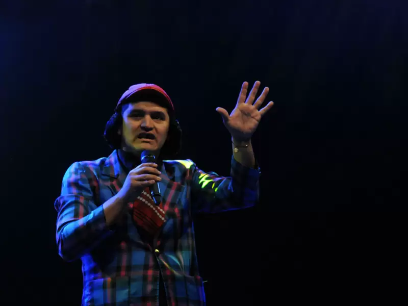 Gerly Hassam es considerado uno de los mejores humoristas del país.