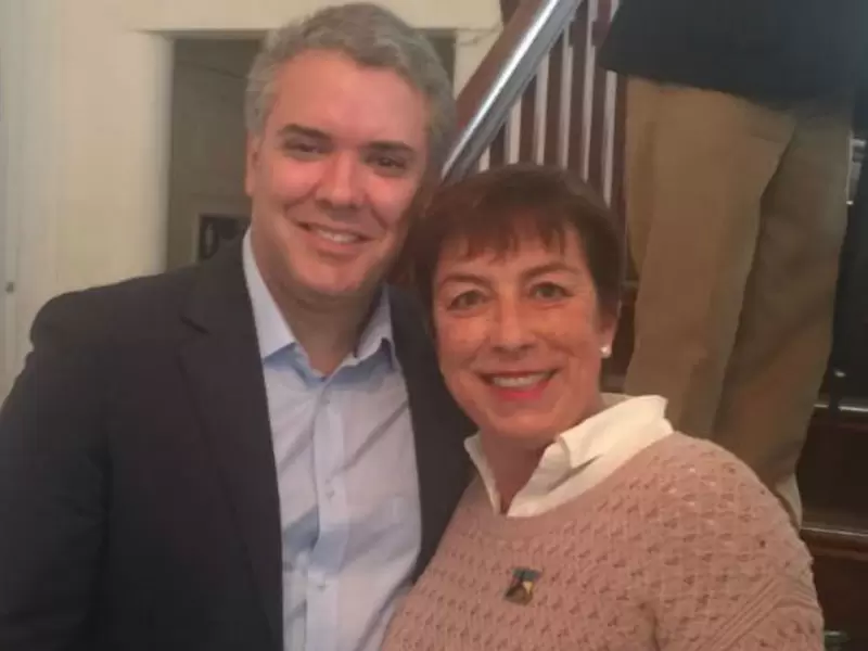 El presidente Iván Duque apareció así con Claudia Ortiz en redes sociales