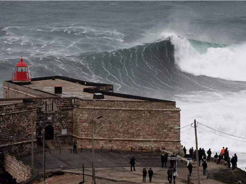 Olas en Portugal por Leslie