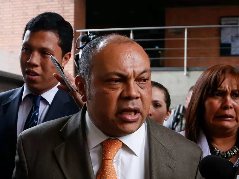 Jorge Luis Colmenares Escobar, hermano de Luis Andrés Colmenares; Luis Alonso Colmenares, padre de Luis Andrés Colmenares, y Oneida Escobar, madre Luis Andrés Colmenares, en Bogotá