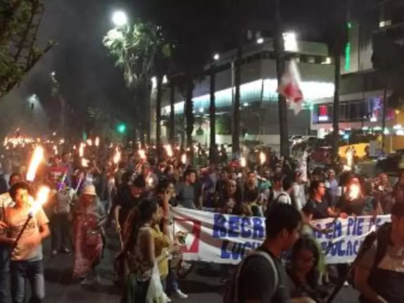 Estudiantes de la Universidad del Valle, del Sena y de otras instituciones privadas de Cali, realizaron una marcha de antorchas por el sur de la ciudad