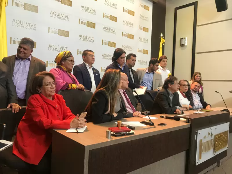 Bancada de la oposición inician audiencias públicas en todo el país.