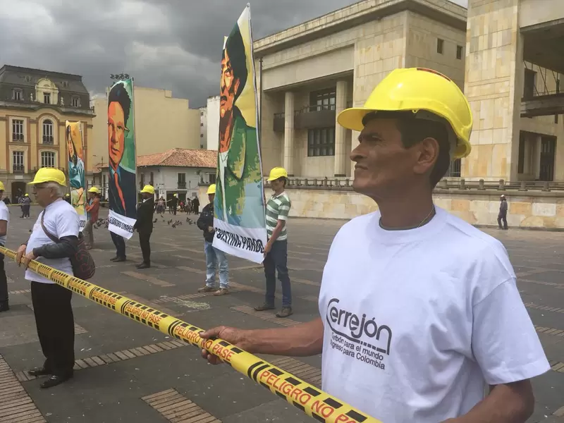 Manifestación pacífica al frente del Palacio de Justicia en Bogotá.