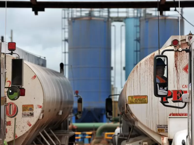 Vehículos cisternas para transportar combustibles / Referencial
