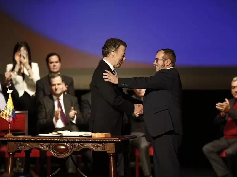 A pesar del resultado del plebiscito, el 24 de noviembre de 2016 se dio la firma de los Acuerdos de Paz entre el Gobierno Nacional y la guerrrila de las Farc.