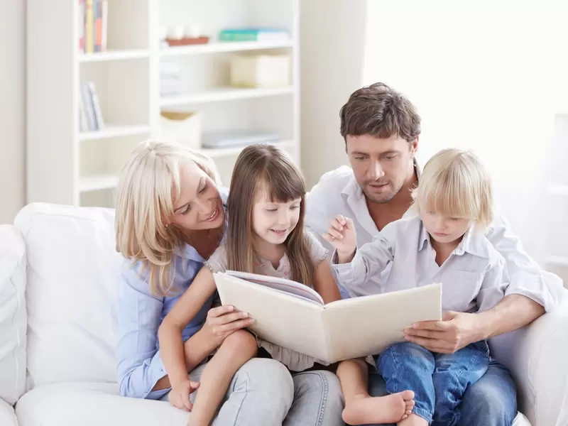 Una familia comparte tiempo de calidad
