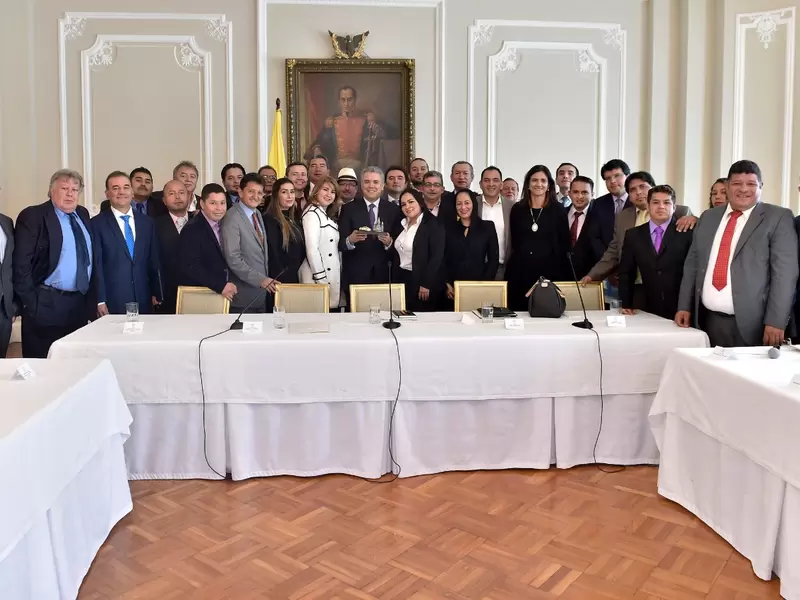 Presidente Iván Duque reunión con taxistas