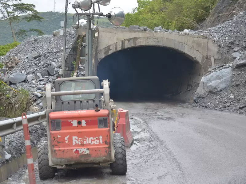 Foto vía al Llano obras