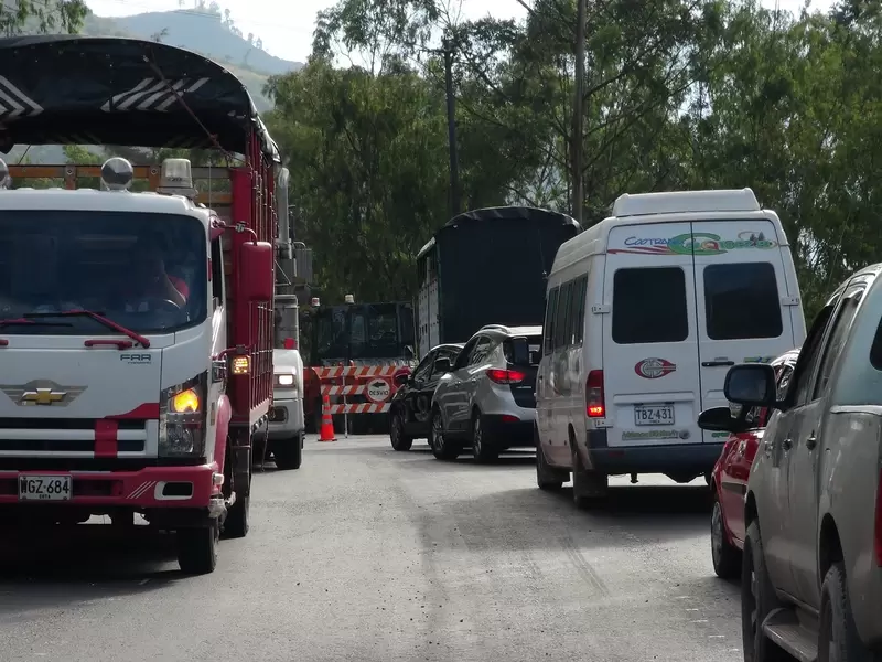 Transito congestionado Vía al Llano