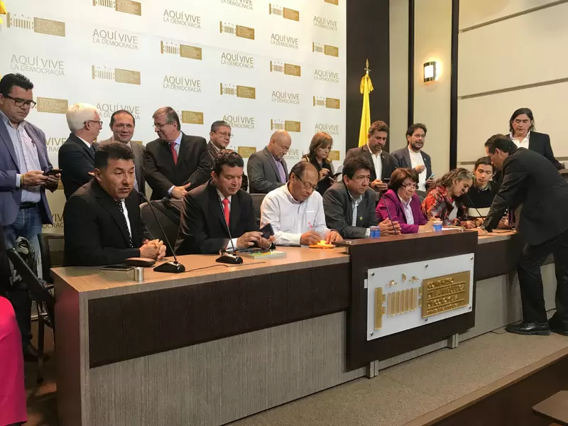Bancada de Oposición y centrales obreras concretan paro nacional
