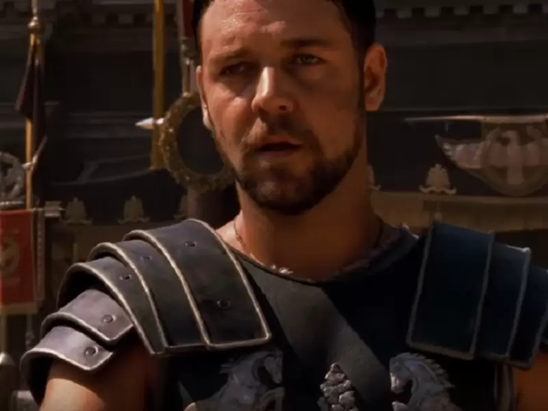 Russell Crowe como Máximo Décimo Meridio en Gladiador Russell Crowe como Máximo Décimo Meridio en Gladiador