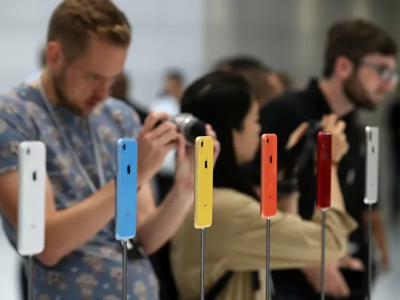 Apple es tal vez la compañía más grande de teléfonos móviles. El iPhone XR expuesto en California (Estados Unidos)