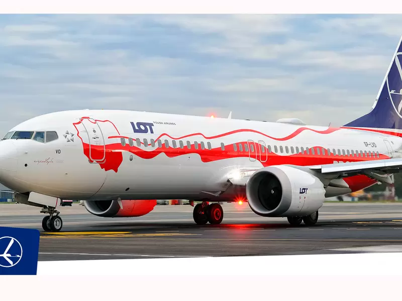 Un avión de la aerolínea de bandera polaca LOT