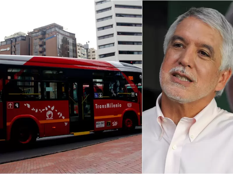 Los articulados de Transmilenio y Enrique Peñalosa, alcalde de Bogotá