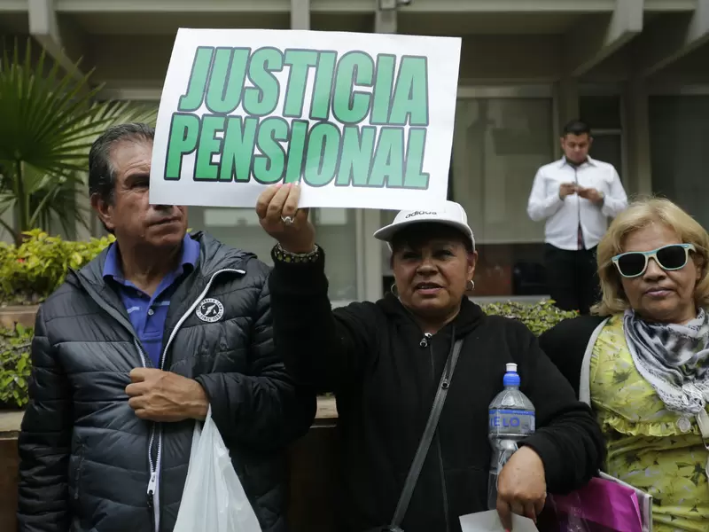 Los pensionados del país insisten en reclamar la reducción de sus aportes a pensión.