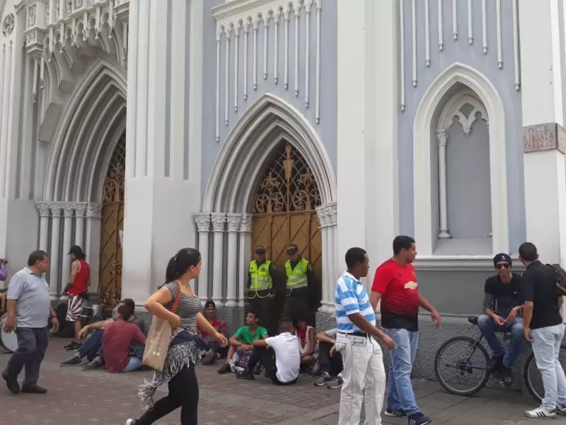 Estudiantes de Universidad del Valle se toman iglesia del centro de Cali Estudiantes de Universidad del Valle se toman iglesia del centro de Cali