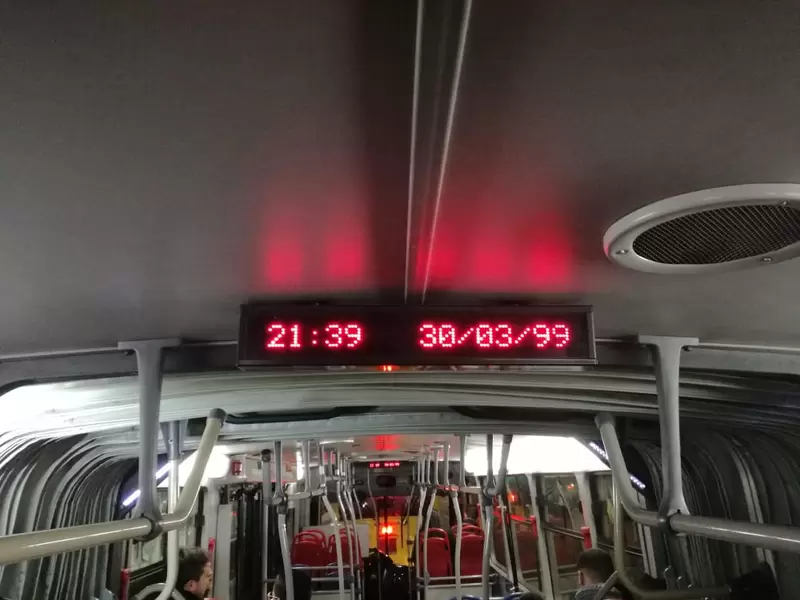 Fecha incorrecta en tablero electrónico de Transmilenio
