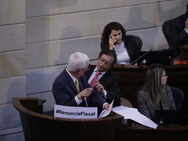 Senadores Petro y Robledo