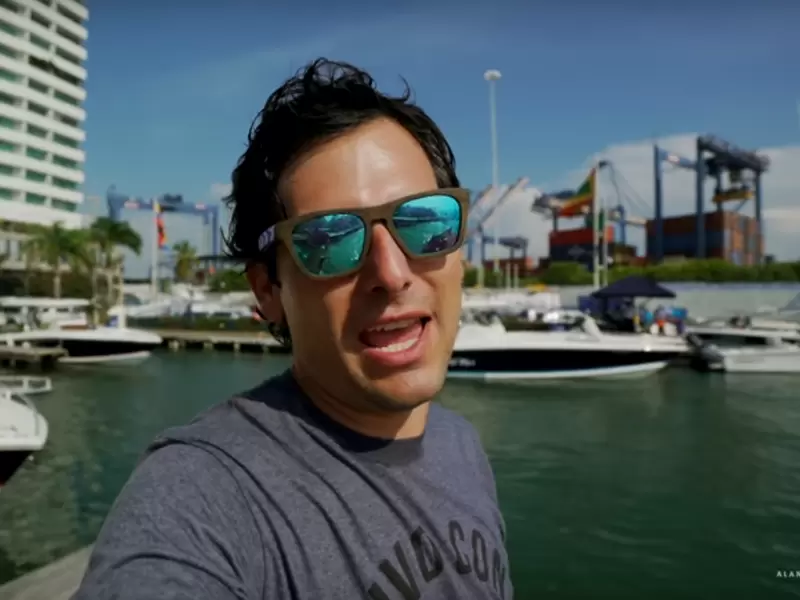 Se trata del youtuber Alan X el Mundo quien por medio de un video denunció presunta estafa en la isla de Cholón