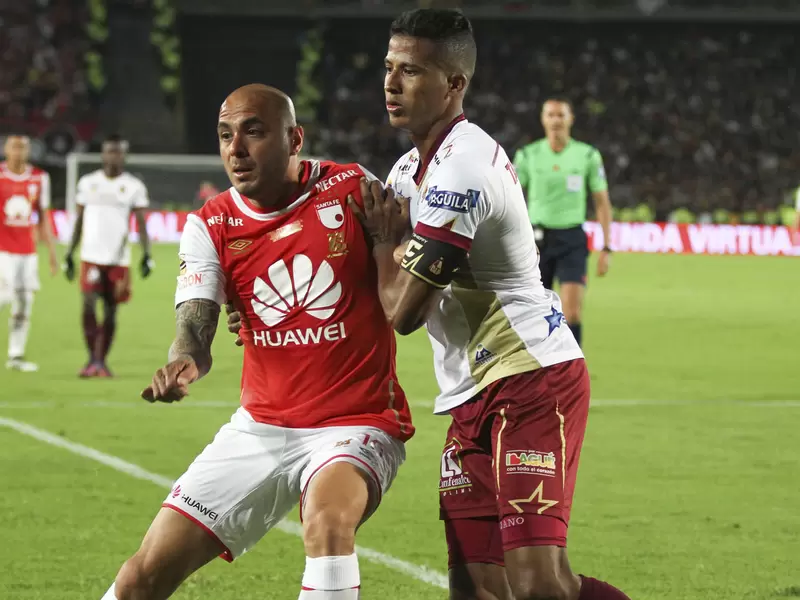Fainer Torijano Fainer Torijano (Blanco) nuevo jugador de Santa Fe.