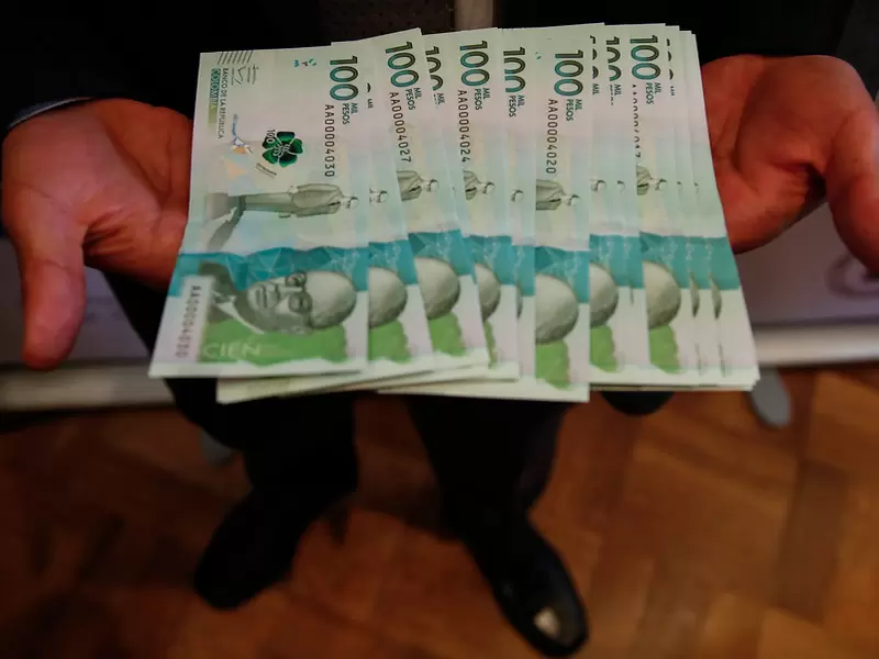 Billetes de 100 mil pesos colombianos