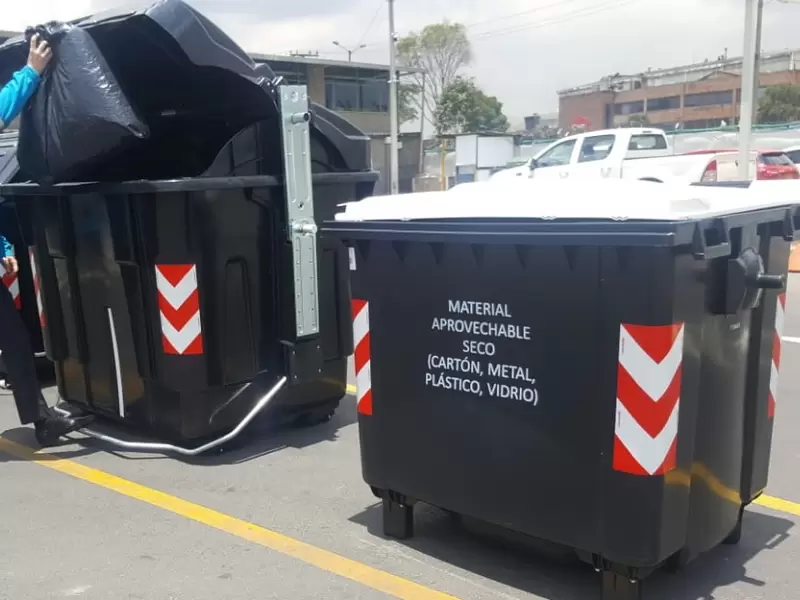 La ciudad de bogotá, estrena nueva flota de buses y contenedores en pro del medio ambiente.