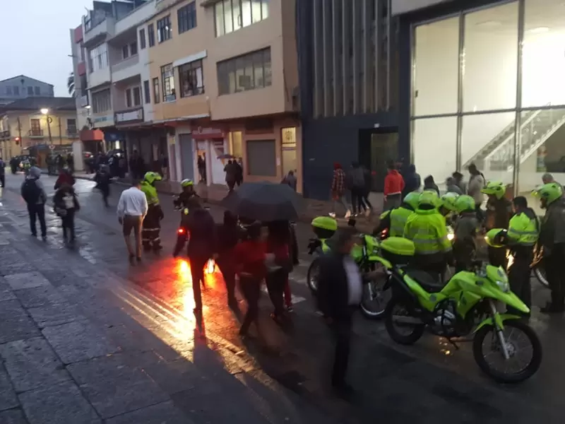 La Policía llego al lugar de contravención y terminó en enfrentamientos con los estudiantes