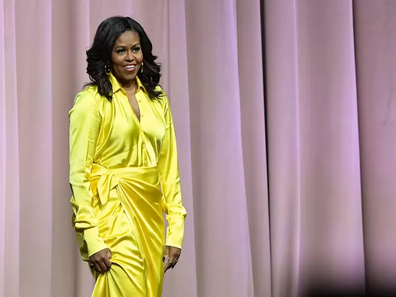 Michelle Obama usa llamativas botas doradas
