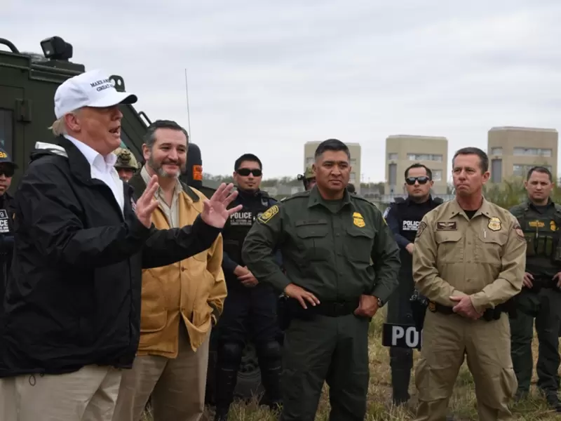 Trump viajó hasta el borde del río Bravo en Texas.