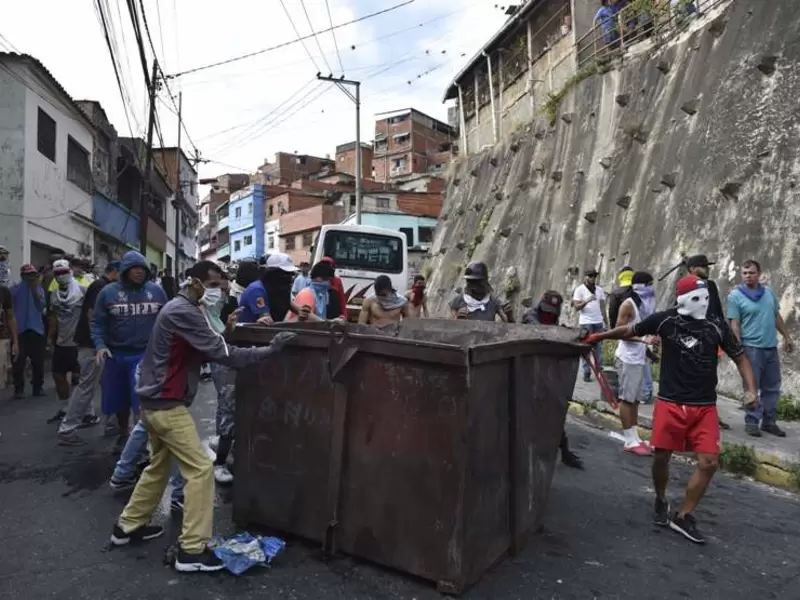 Veintisiete militares detenidos por alzamiento contra Maduro