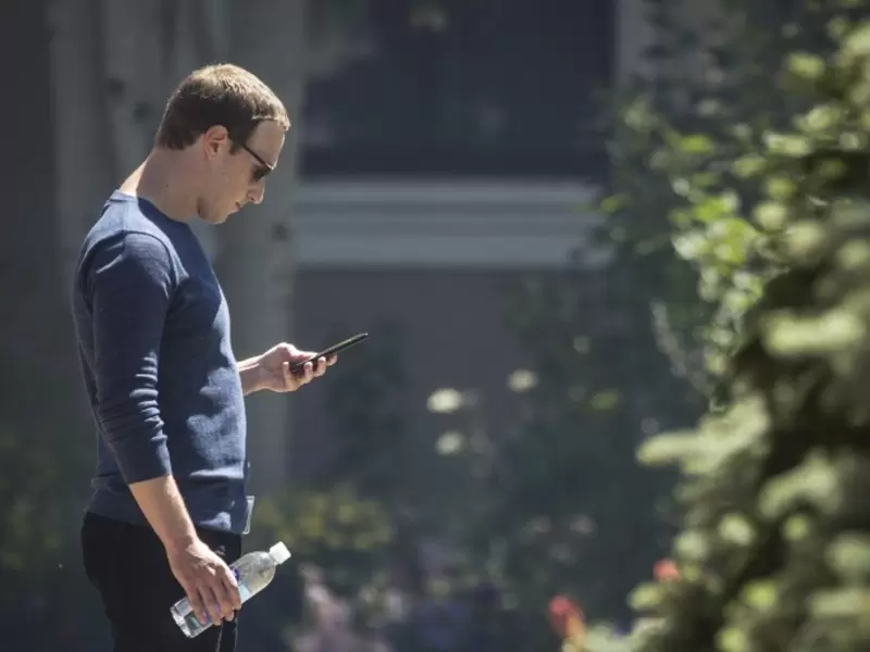 Mark Zuckerberg en la filmación supuestamente se jacta de controlar miles de millones de datos personales "robados" a los usuarios de la red social. Mark Zuckerberg, fundador de Facebook
