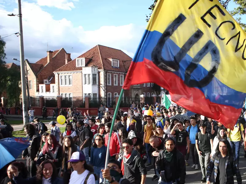 Los estudiantes reclaman por los recursos destinados a ciencia y tecnología.