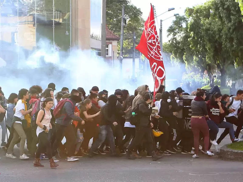 PROTESTAS ESTUDIANTES PARO POLICIA ESMAD
