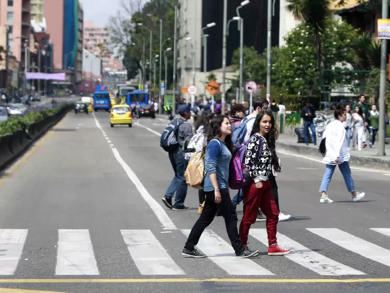 PUENTES PEATONALES PEATONES ESTUDIANTES