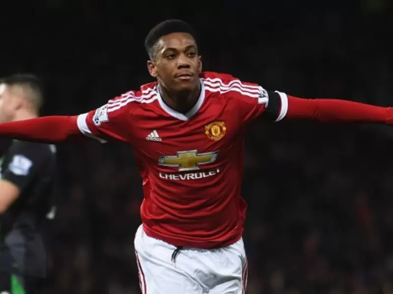 Martial renueva con el Manchester United hasta 2024
