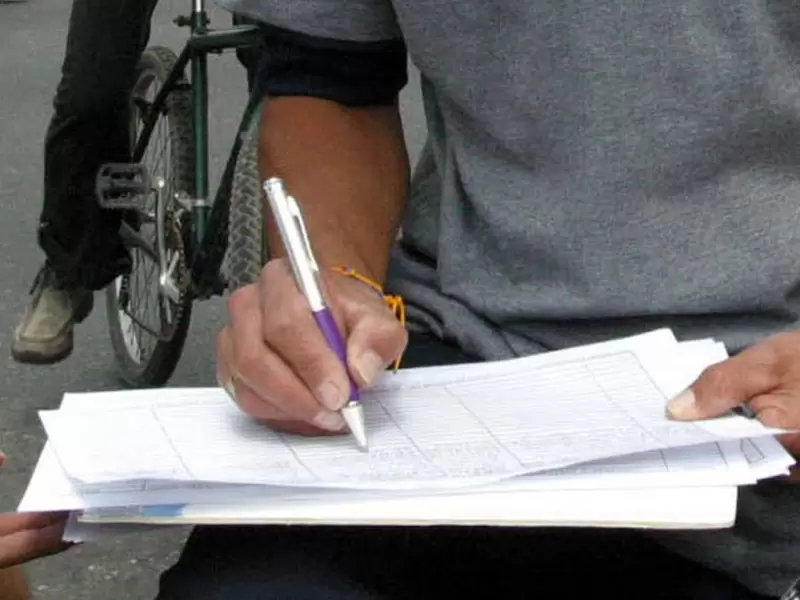 Firmas Vuelven a aparecer candidatos por firmas.