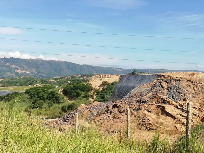 comienza el cierre pero se continúan llevando basuras