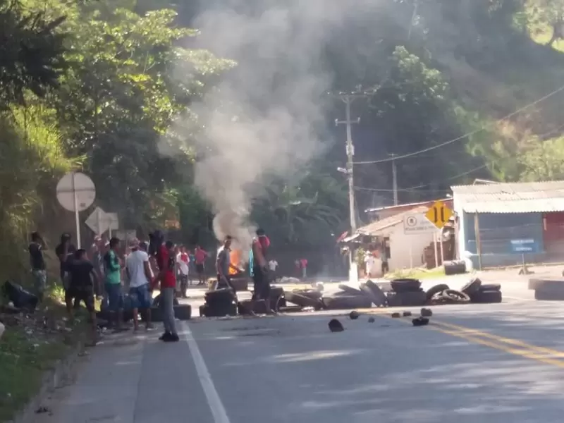 Cierran vía Manizales-Medellín